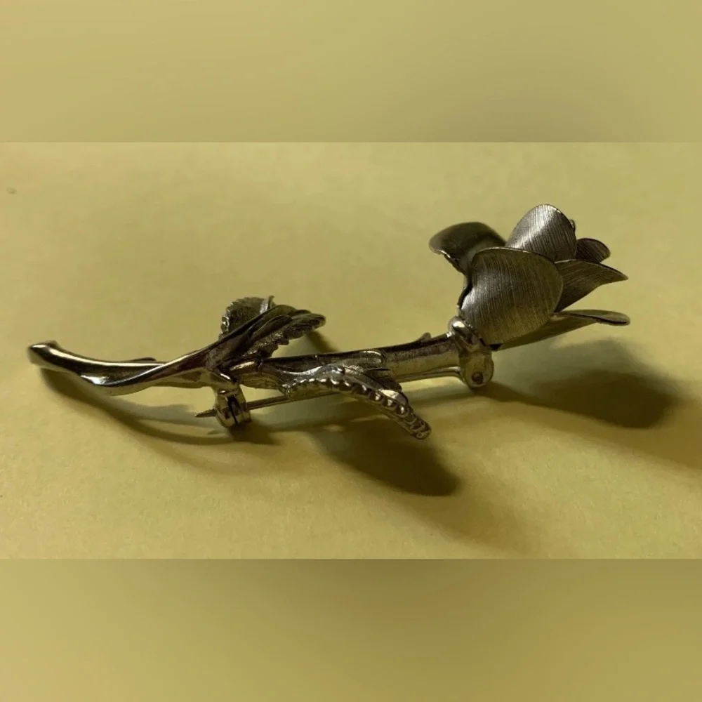 Giovanni Rose Bud Silver Tone Long Stem Brooch Pin Vintage